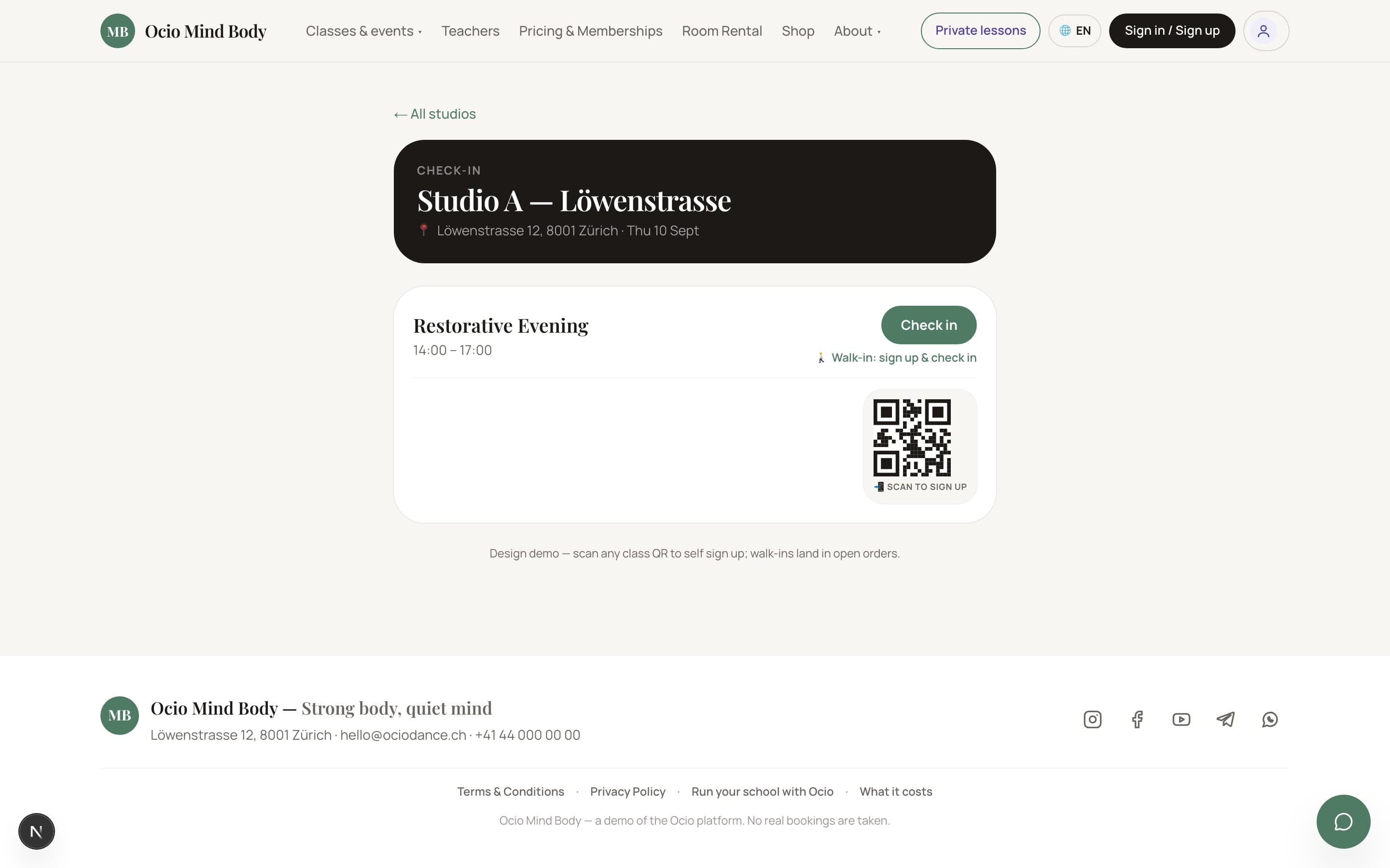 Check-in an der Tür — der Morgen eines Yoga-Studios